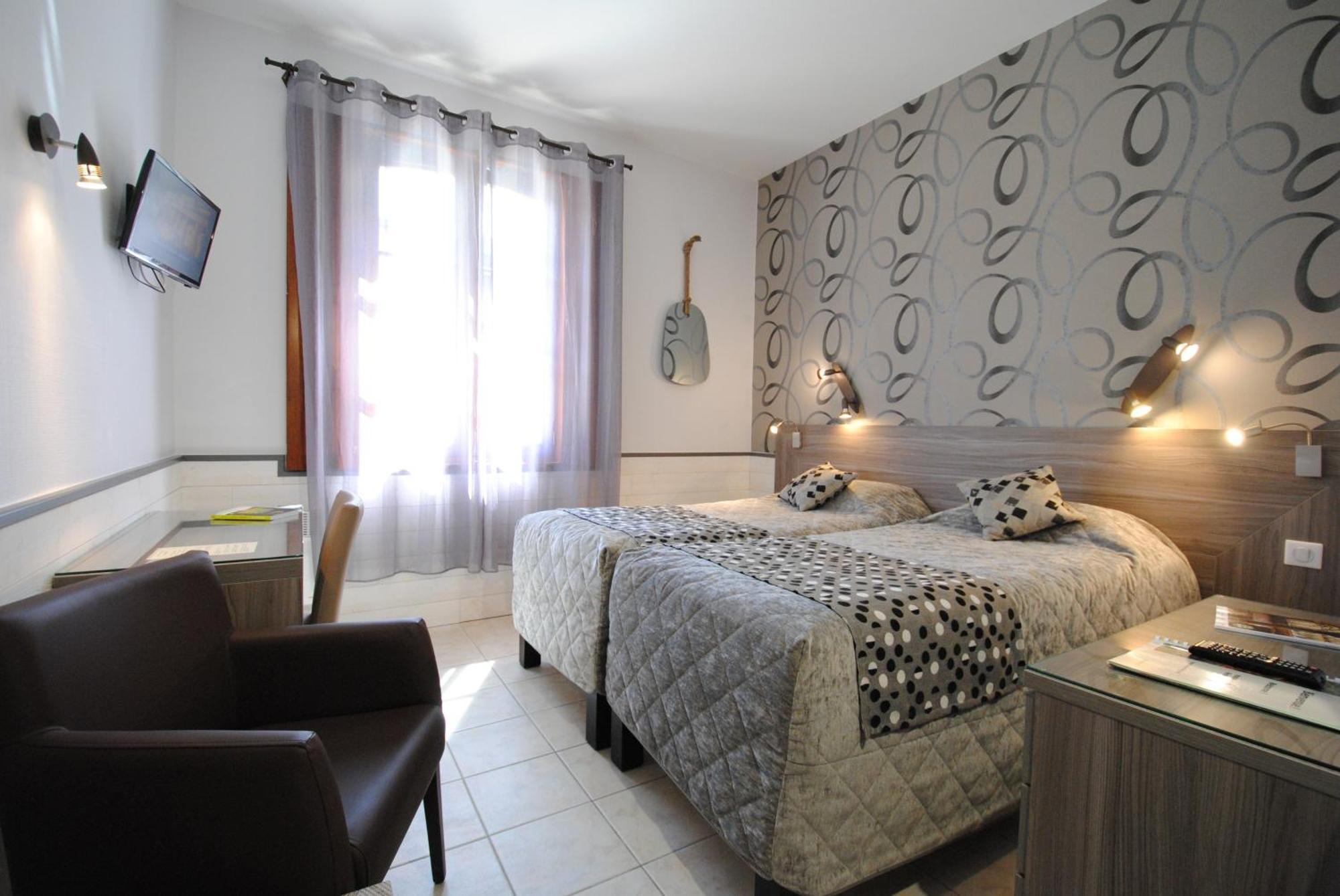 Logis Hostellerie Du Perigord Vert บร็องโทม ภายนอก รูปภาพ