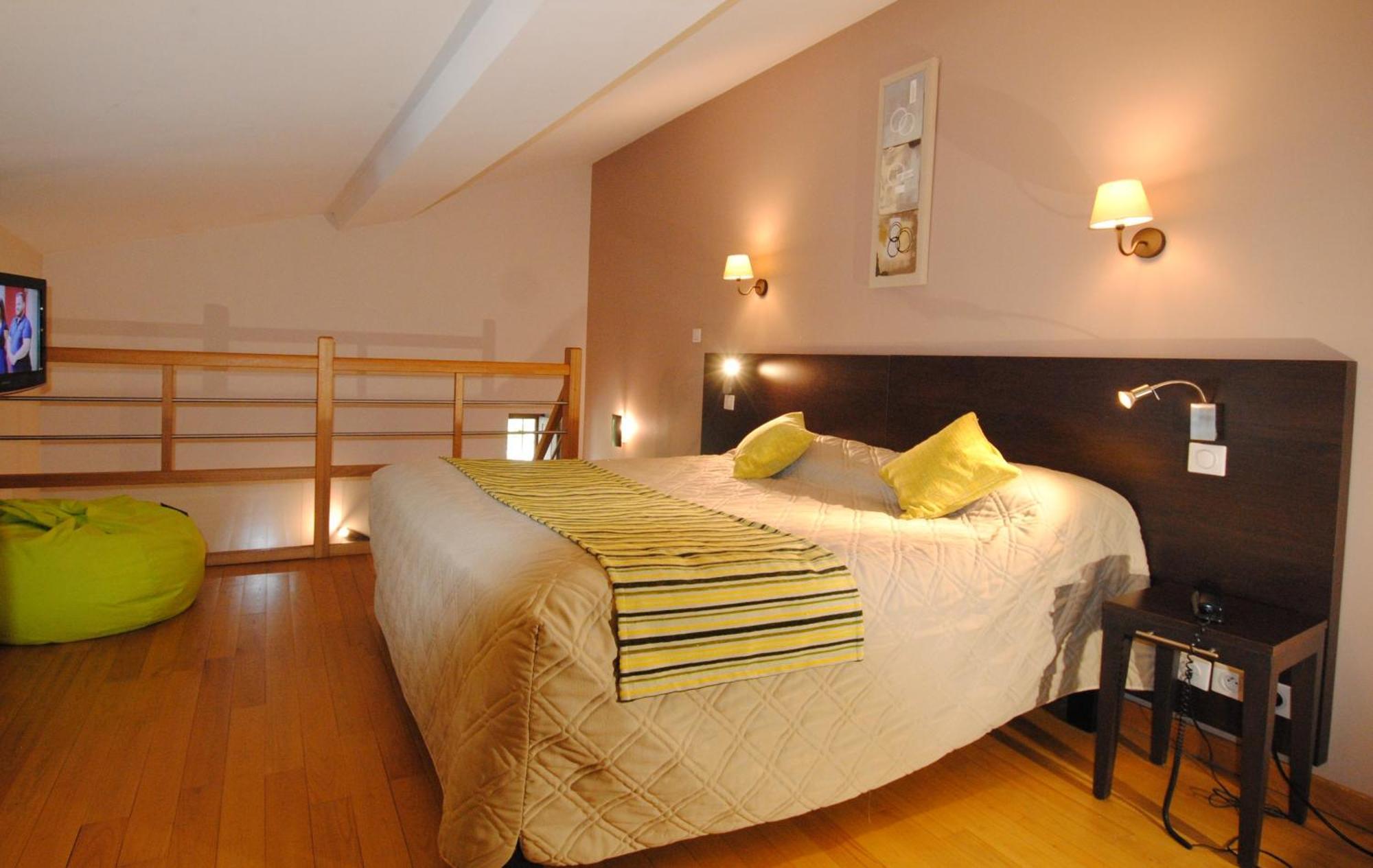 Logis Hostellerie Du Perigord Vert บร็องโทม ภายนอก รูปภาพ
